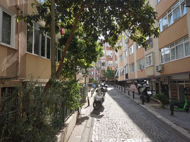 TAKSİM TALİMHANE, MEYDANA YAKIN, KÖŞE KONUMLU 2+1 DAİRE